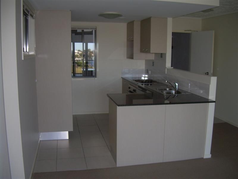 10/4 Grand Parade, Kawana Island QLD 4575