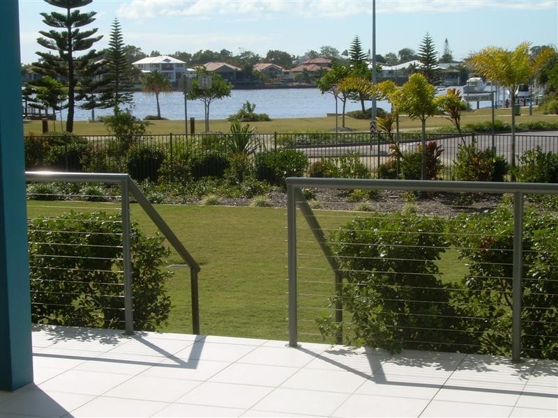 10/4 Grand Parade, Kawana Island QLD 4575