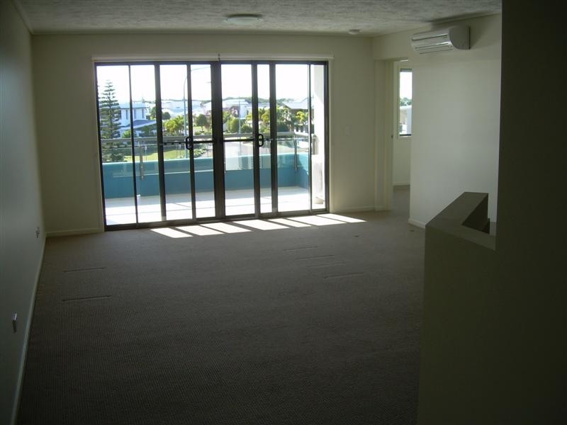 23/4 Grand Parade, Kawana Island QLD 4575