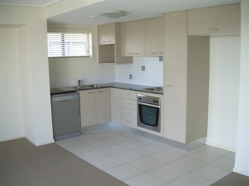 19/4 Grand Parade, Kawana Island QLD 4575