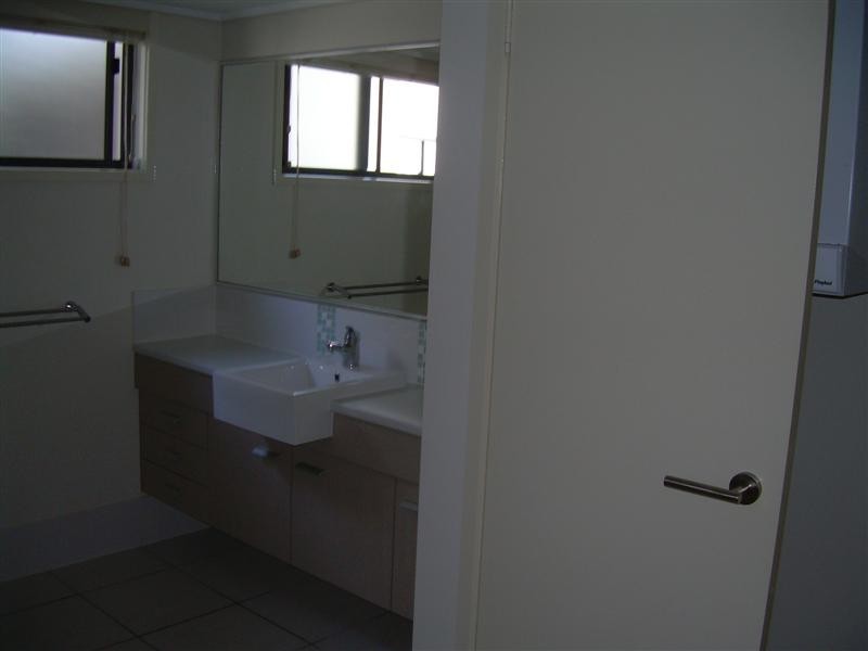 19/4 Grand Parade, Kawana Island QLD 4575