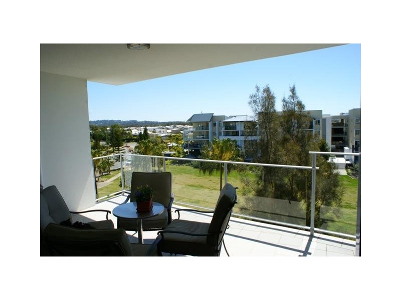 51 Grand Parade, Kawana Island QLD 4575