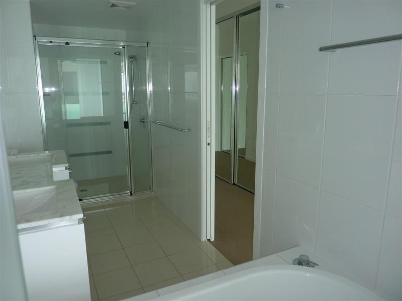 300 Marine Parade, Labrador QLD 4215