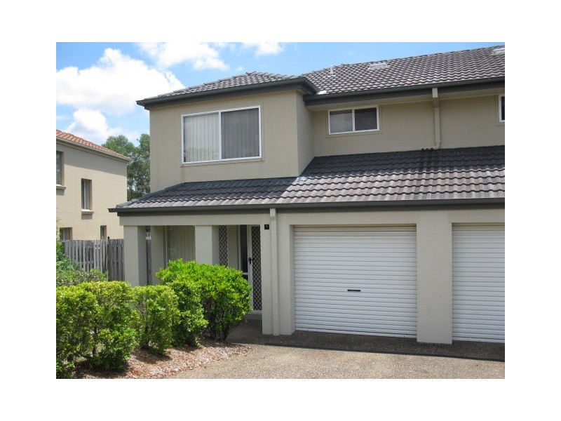 74 Universal St, Pacific Pines QLD 4211