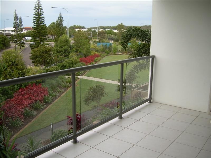 22/4 Grand Parade, Kawana Island QLD 4575