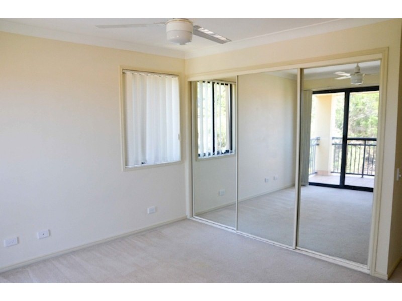 15/1 Hervey St, Pacific Pines QLD 4211