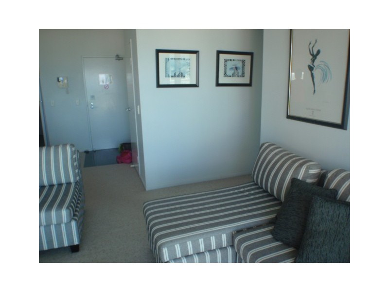 5 WOODROFFE AVENUE, Main Beach QLD 4217