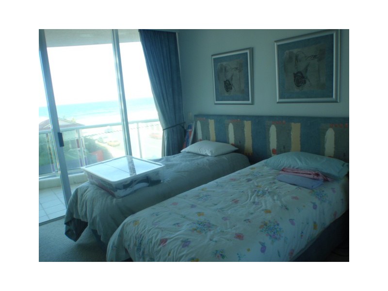 5 WOODROFFE AVENUE, Main Beach QLD 4217