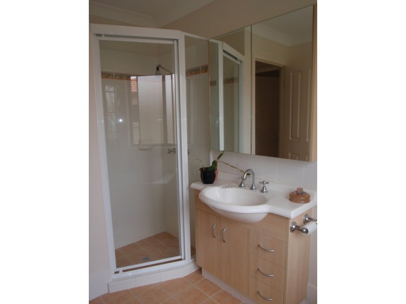 2/755 Ashmore Road, Molendinar QLD 4214