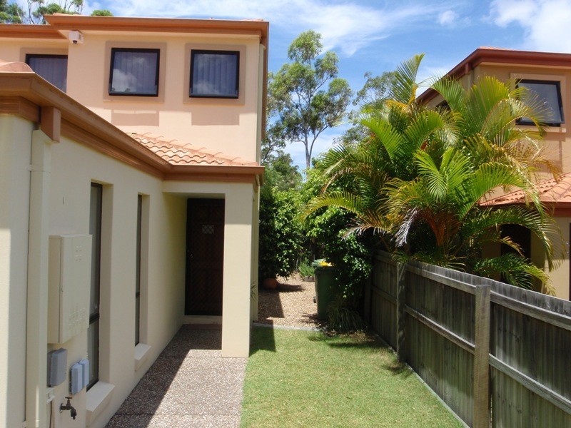 2/755 Ashmore Road, Molendinar QLD 4214