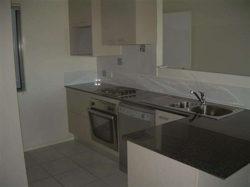 44/4 Grand Parade, Kawana Island QLD 4575