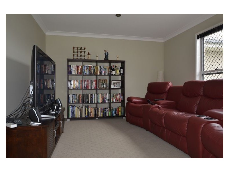 6 Faraday Street, Pacific Pines QLD 4211