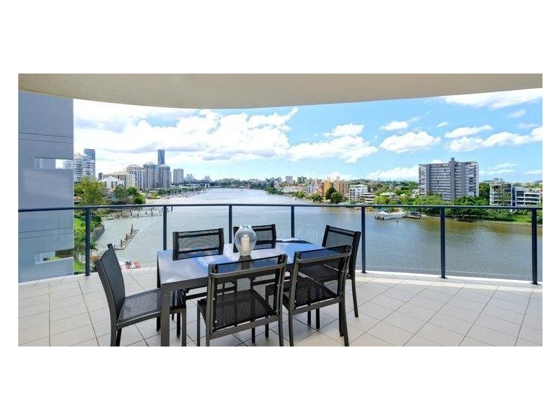 98 Thorn St, Kangaroo Point QLD 4169