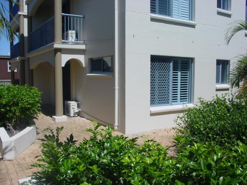 1/103-105 Frank Street, Labrador QLD 4215