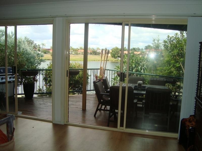 50/9 Santa Cruz Blvd, Clear Island Waters QLD 4226