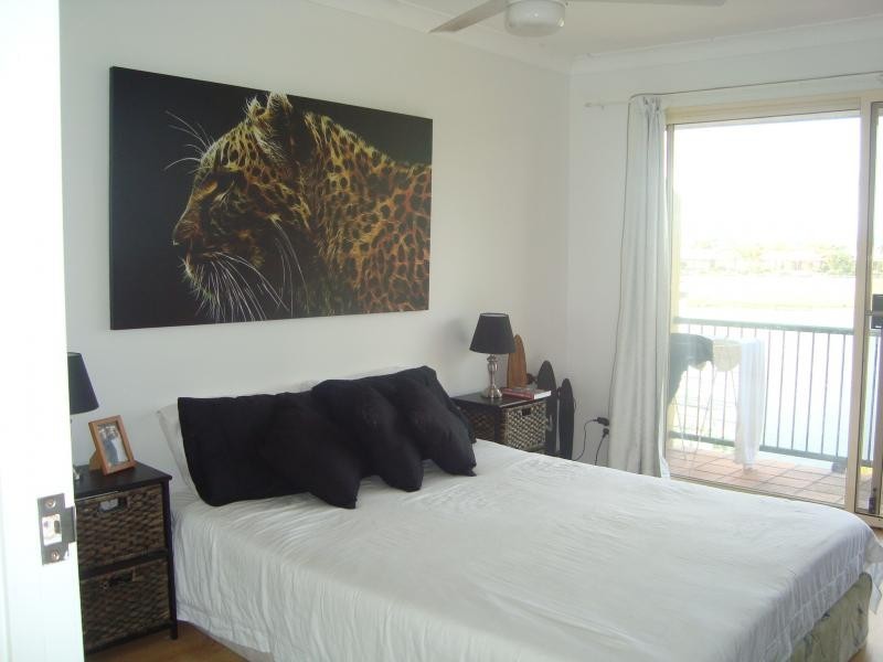 50/9 Santa Cruz Blvd, Clear Island Waters QLD 4226