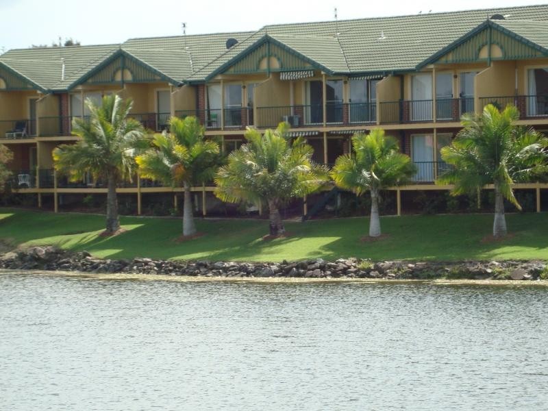 50/9 Santa Cruz Blvd, Clear Island Waters QLD 4226