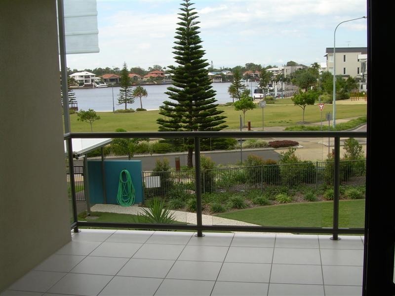 43/4 Grand Parade, Kawana Island QLD 4575