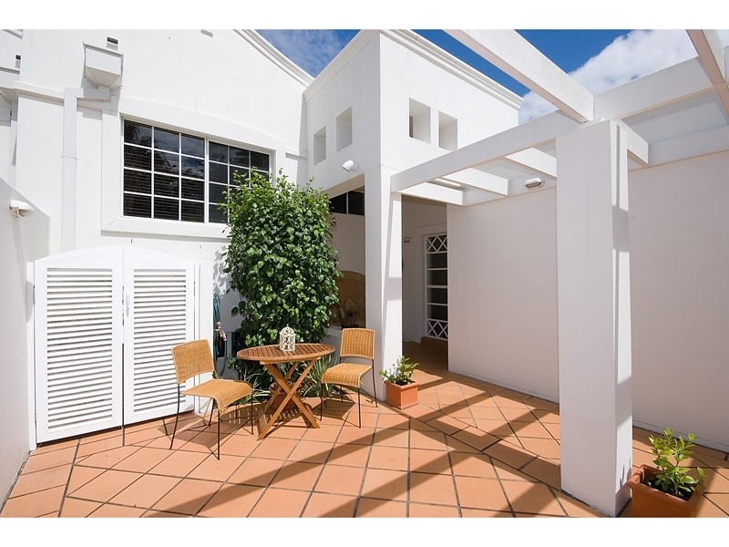 7/100 Cotlew St East, Southport QLD 4215