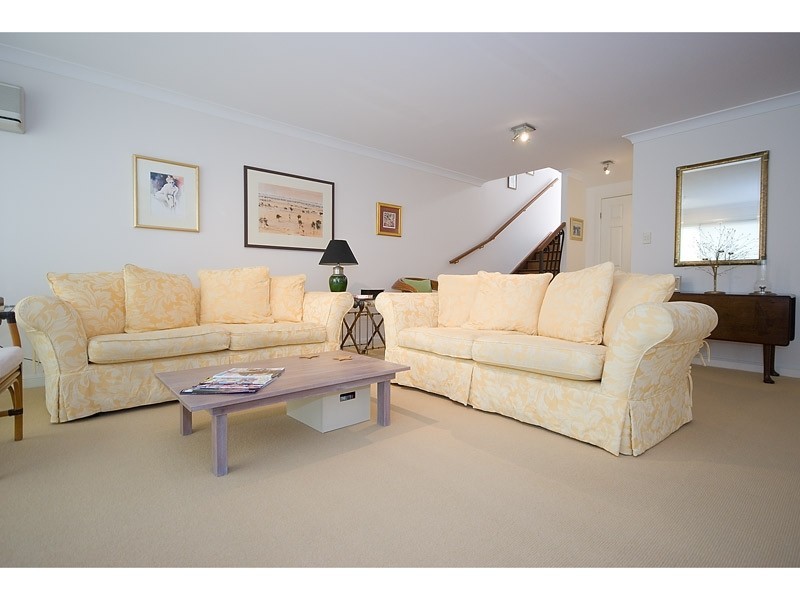 7/100 Cotlew St East, Southport QLD 4215