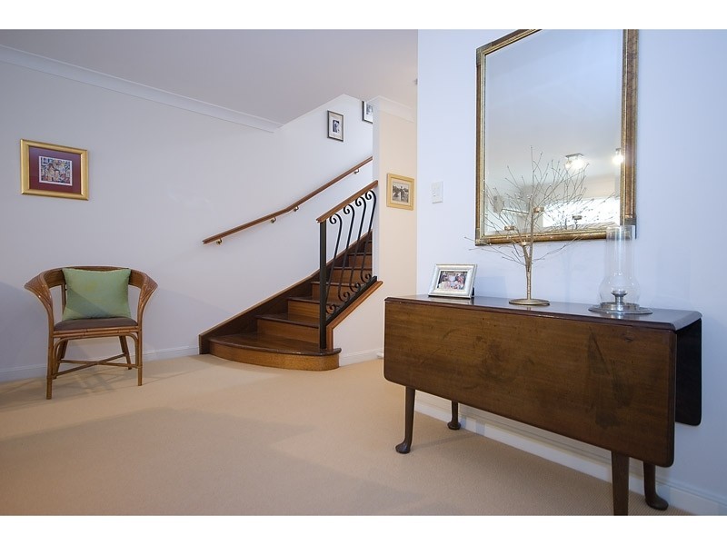 7/100 Cotlew St East, Southport QLD 4215