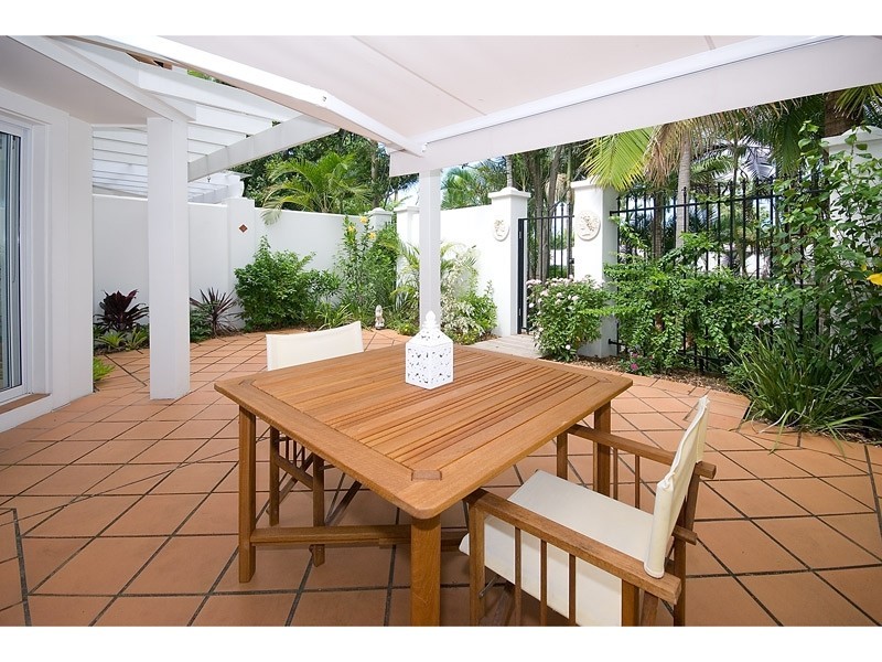 7/100 Cotlew St East, Southport QLD 4215