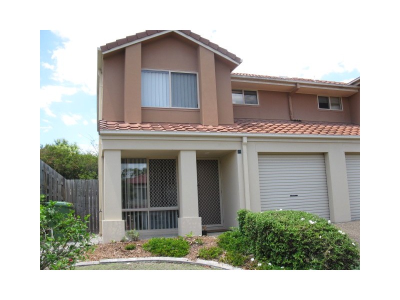 74 Universal St, Pacific Pines QLD 4211