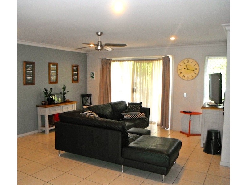 72 Rothwell Crescent, Hendra QLD 4011