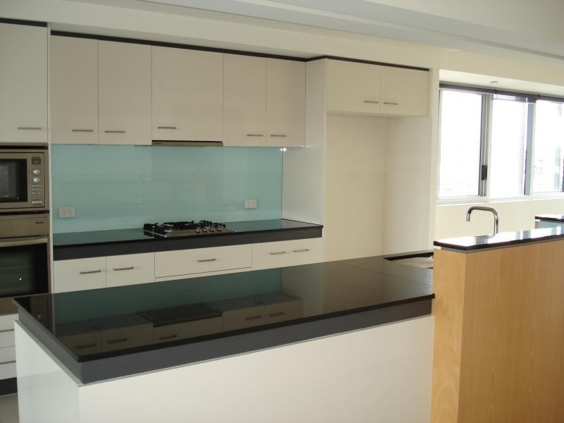 98 Thorn St, Kangaroo Point QLD 4169