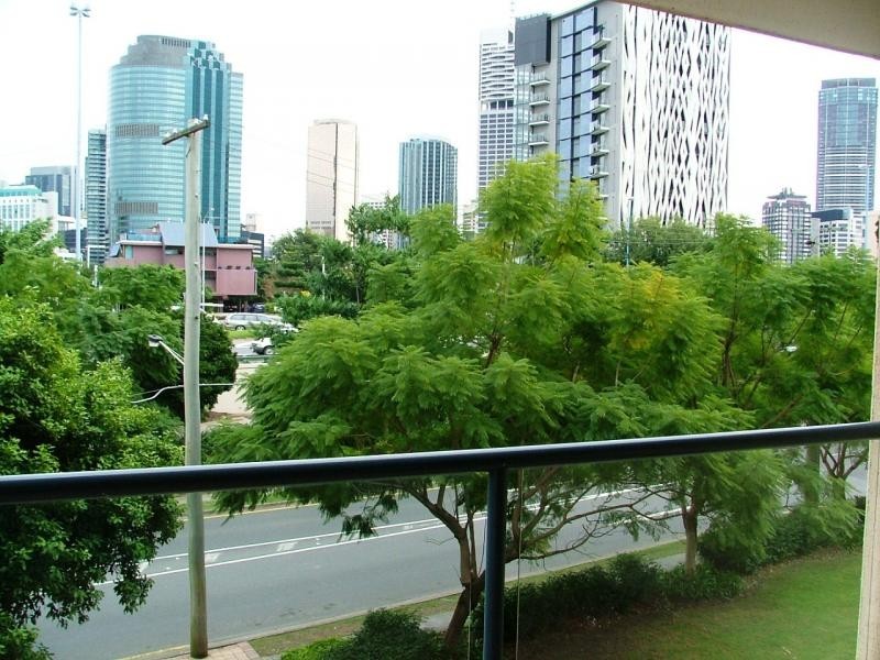 20/45 Deakin Street, Kangaroo Point QLD 4169