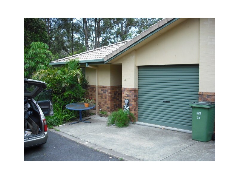 31 Simpsons Rd, Elanora QLD 4221