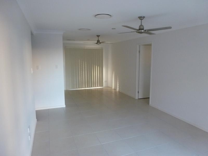 1/86 Carselgrove Ave, Fitzgibbon QLD 4018