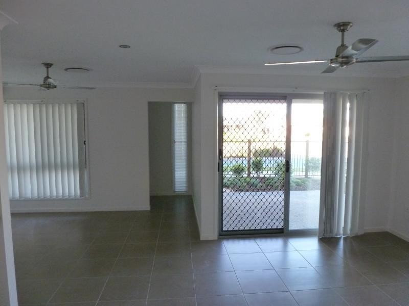 44/86 Carselgrove Ave, Fitzgibbon QLD 4018