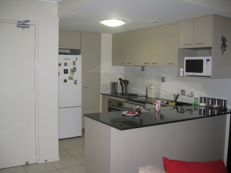 4/4 Grand Parade, Kawana Island QLD 4575