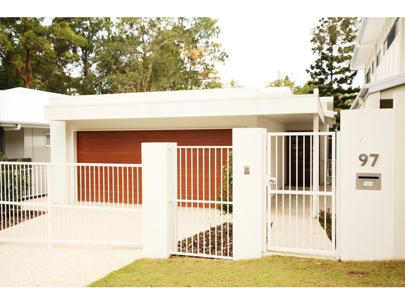 97 Ninth Aveune, St Lucia QLD 4067