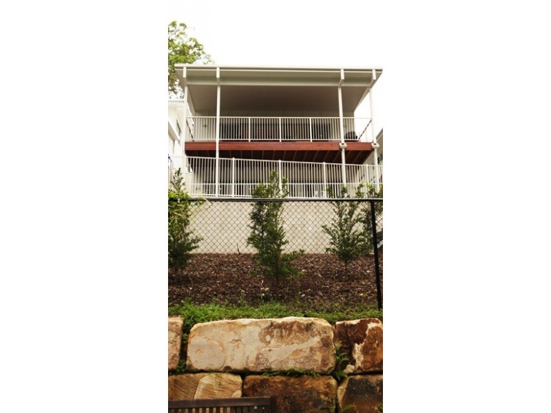 97 Ninth Aveune, St Lucia QLD 4067