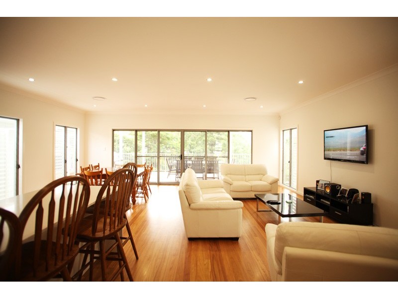 97 Ninth Aveune, St Lucia QLD 4067