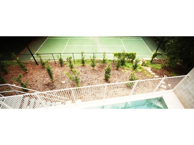 97 Ninth Aveune, St Lucia QLD 4067