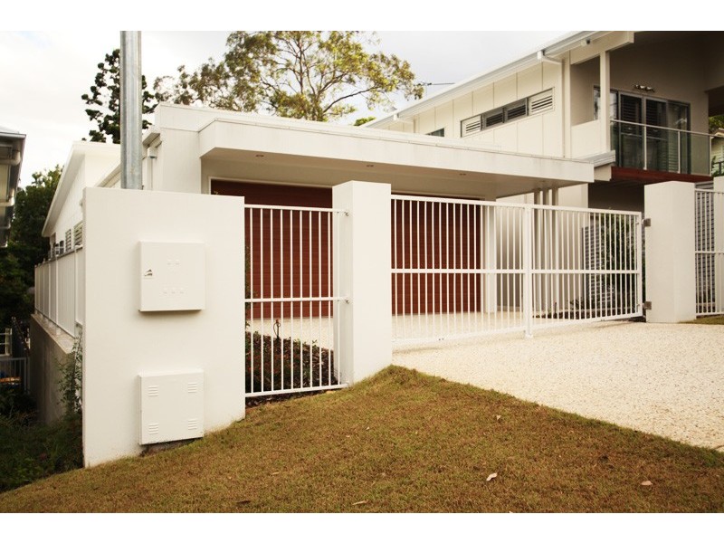 97 Ninth Aveune, St Lucia QLD 4067