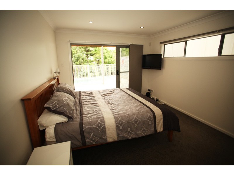 97 Ninth Aveune, St Lucia QLD 4067