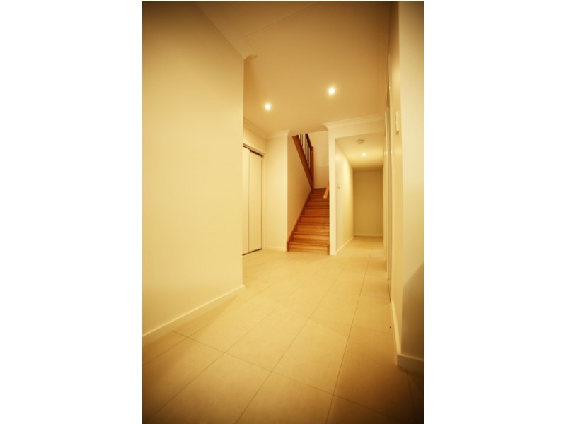 97 Ninth Aveune, St Lucia QLD 4067