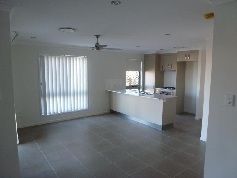 40/86 Carselgrove Ave, Fitzgibbon QLD 4018