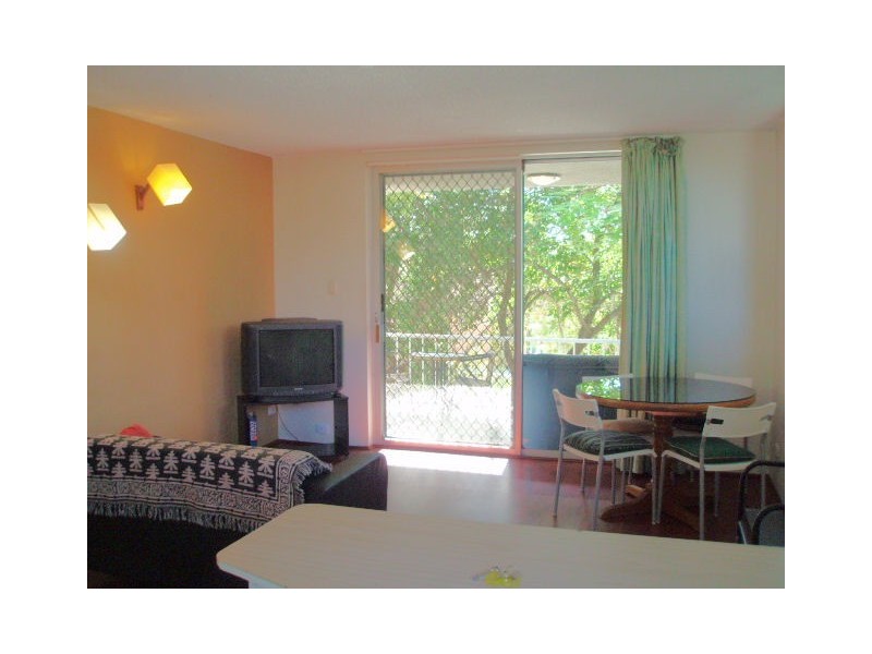 4/26 Darrambal Street, Surfers Paradise QLD 4217