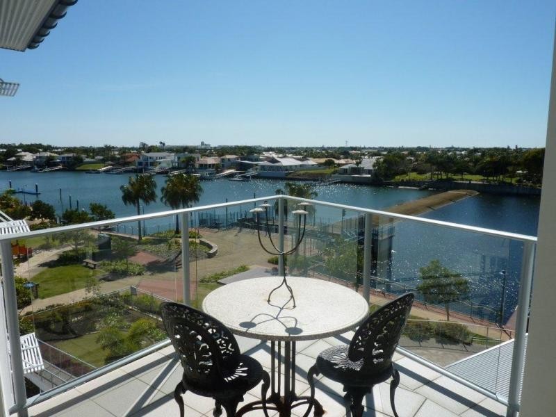 51 Grand Parade, Kawana Island QLD 4575