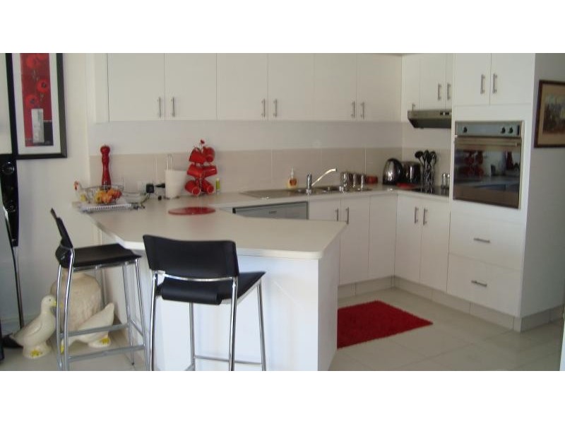 2/9 Santa Cruz Blvd, Clear Island Waters QLD 4226