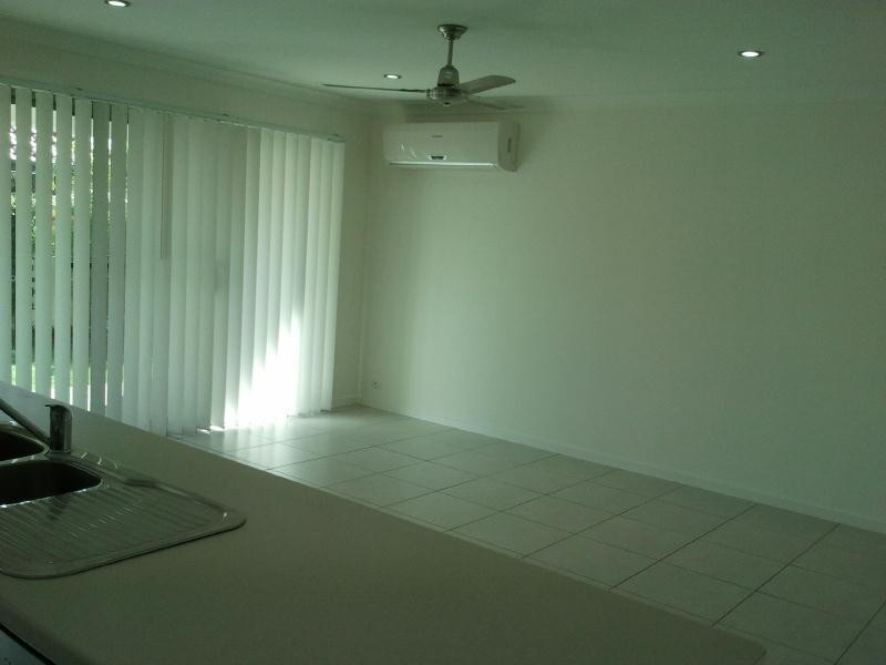 84 Yodelay street, Varsity Lakes QLD 4227