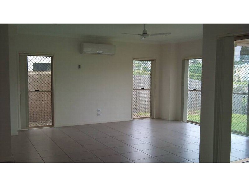 9 Marks Drive, Varsity Lakes QLD 4227