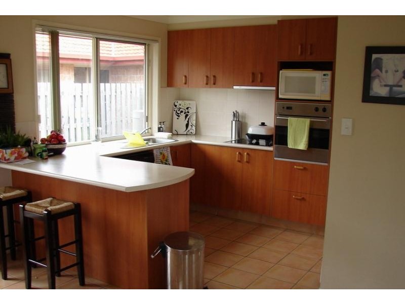 8 Tracey Cres, Varsity Lakes QLD 4227