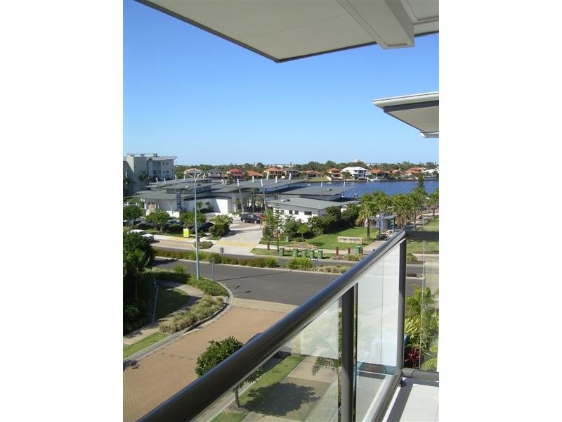 16/4 Grand Parade, Kawana Island QLD 4575