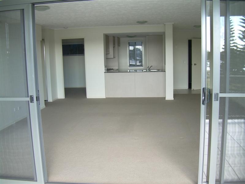 16/4 Grand Parade, Kawana Island QLD 4575